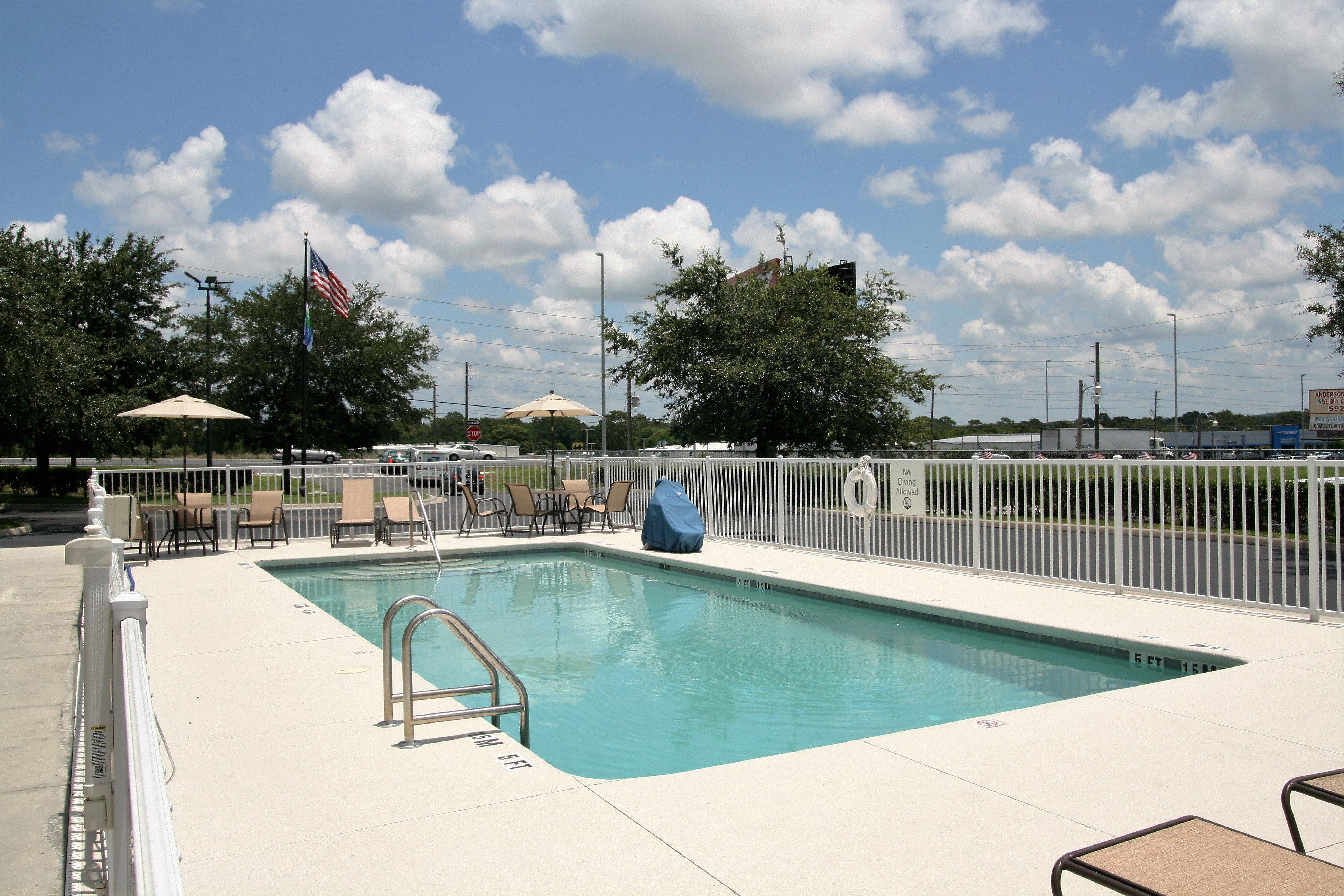Holiday Inn Express Hotel & Suites Brooksville West, An Ihg Hotel Exterior foto