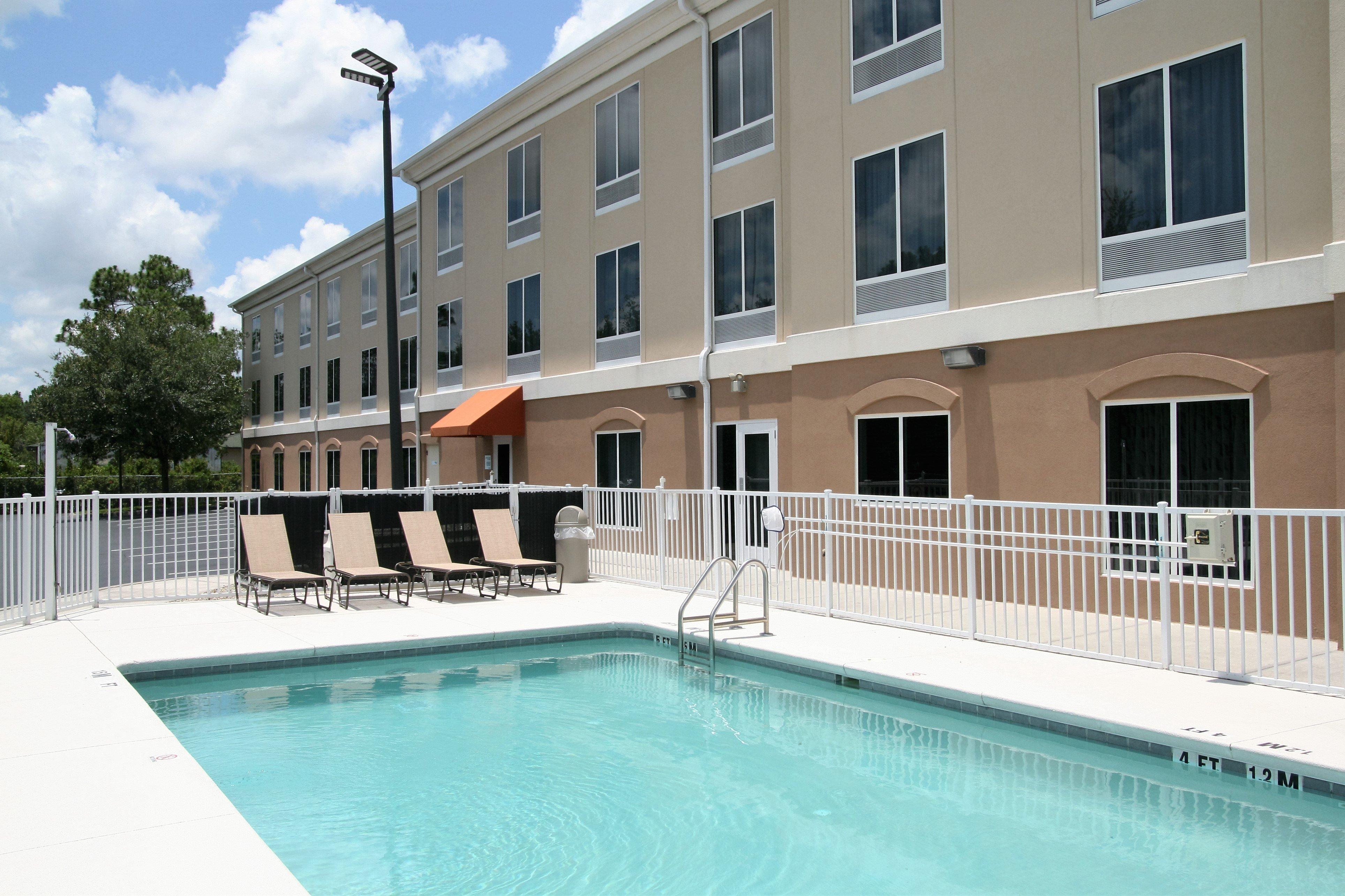 Holiday Inn Express Hotel & Suites Brooksville West, An Ihg Hotel Exterior foto