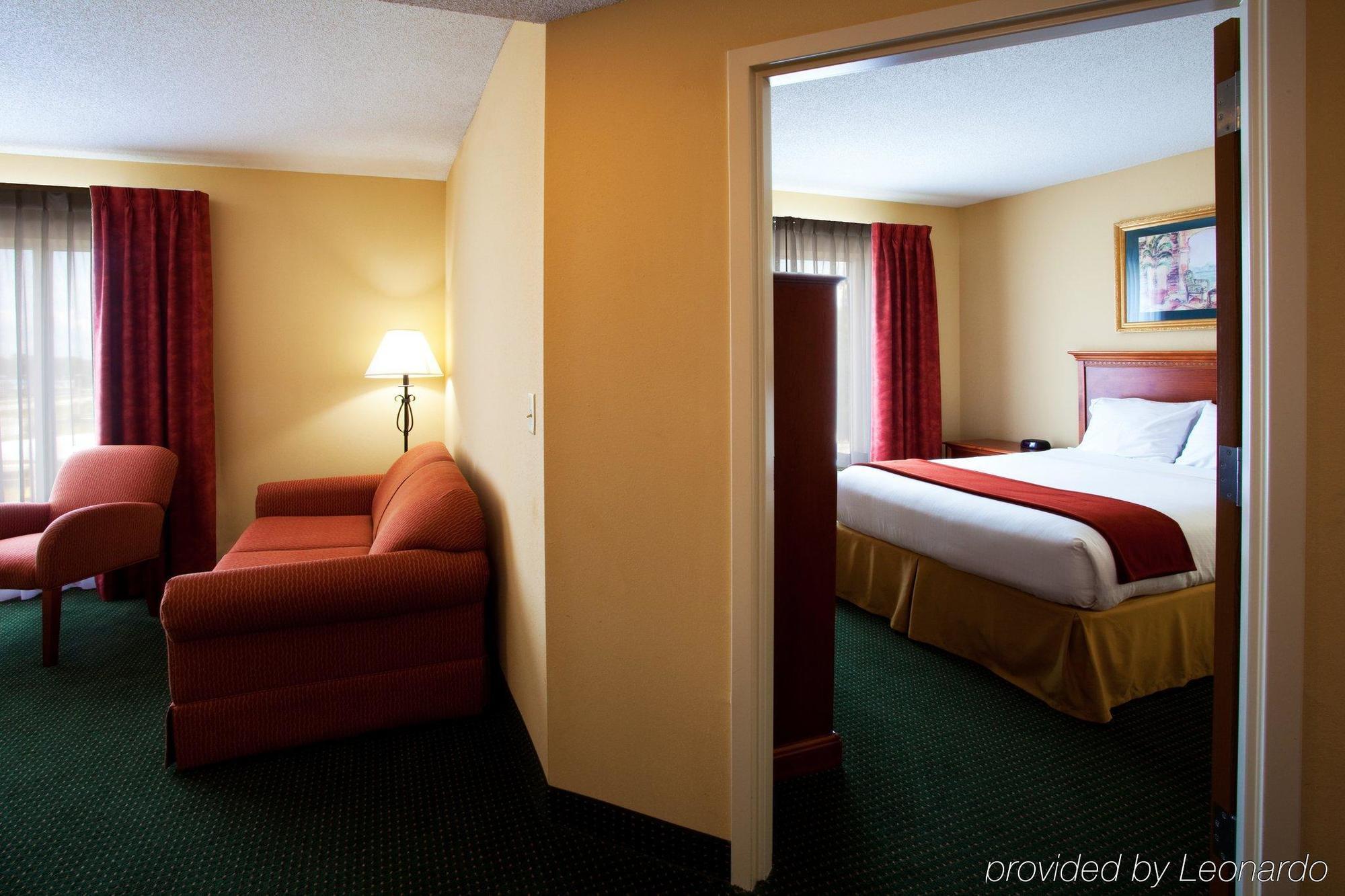 Holiday Inn Express Hotel & Suites Brooksville West, An Ihg Hotel Habitación foto